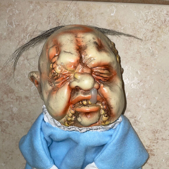 BABY STINKY UGLIEST BABY DOLL HALLOWEEN COSTUME PROP DECORATION NEW - Picture 5 of 5